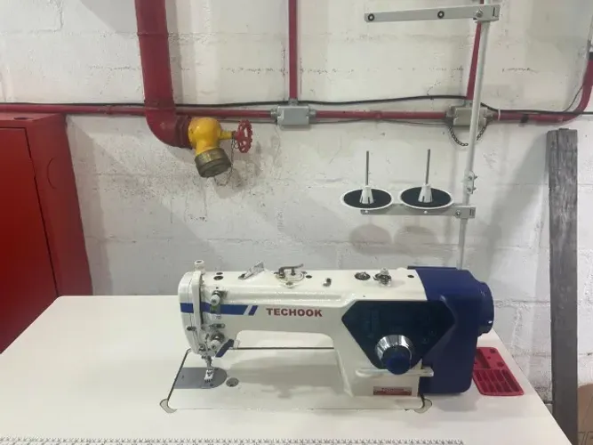 Máquina de Costura reta Eletrônica TK-H5-4C Painel Touch