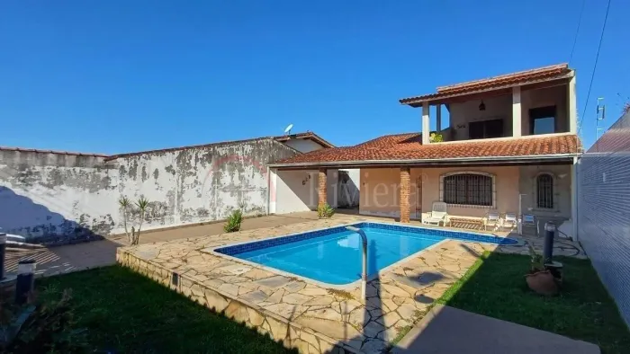 Sobrado com localização privilegiada próximo da escola Adventista, farmácia, padaria e sho