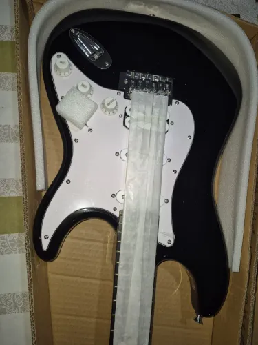 GUITARRA GIANNINI