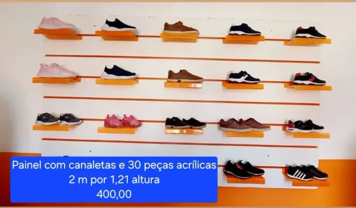 Painel com canaletas + 30 peças em acrílico