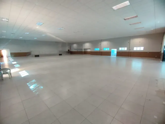 Aluga-se Lojão (1.950 m²) Ilha Santa Maria, Vitória