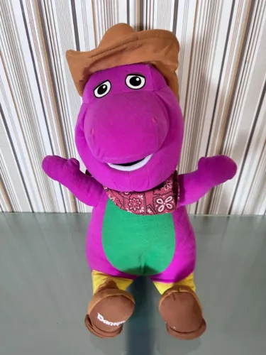 Pelucia Barney Cowboy eletronico