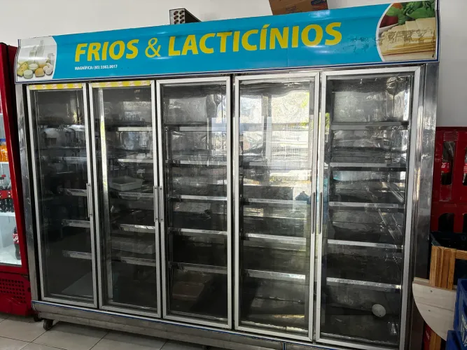 Geladeira de autoatendimento 