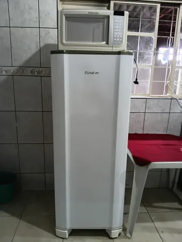 Geladeira e micro-ondas
