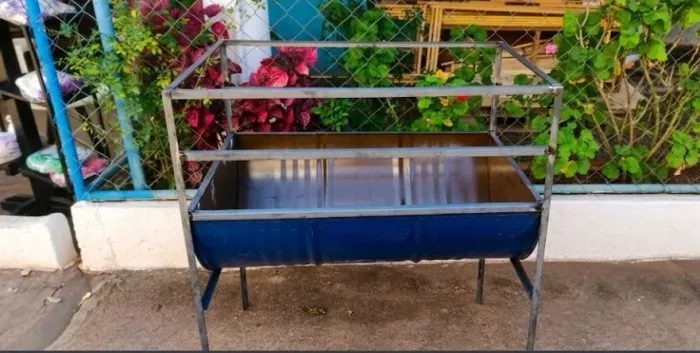 Vendo uma Churrasqueira de Tonel Grande