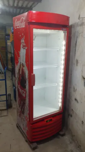 EXPOSITOR COCA cola semi nova DAMOS GARANTIA E FAZERMOS ENTREGAR *