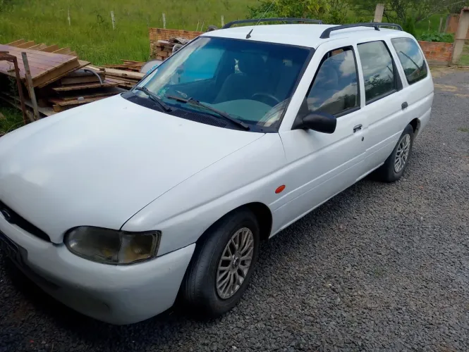 Ford Escort GL 1.6 MPI 2001