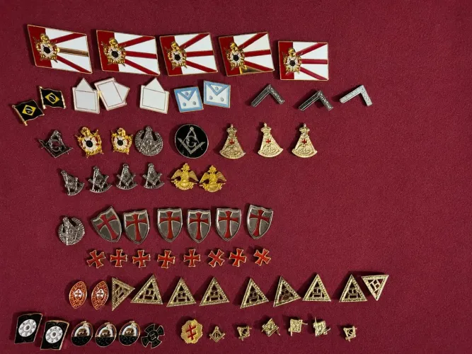 Pins Maçônicos 4 por R$80