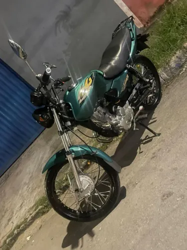 Vende-se titan 125 verde 