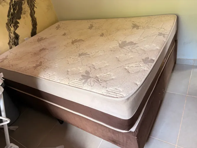 Vende-se cama de casal
