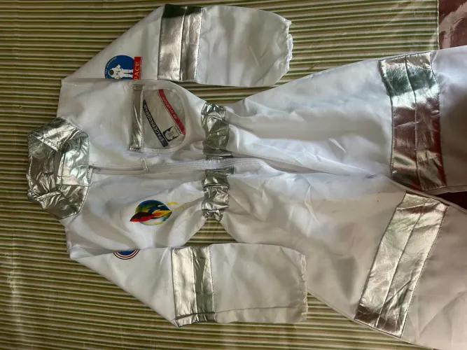 Roupa de astronauta para ensaios ou aniversário 