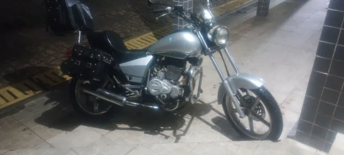 $6,500 moto muito boa .
