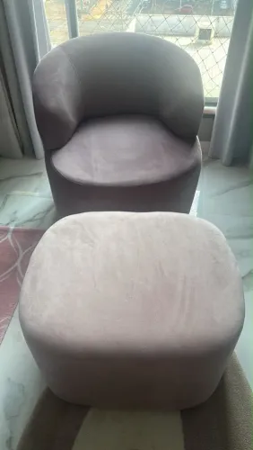Poltrona e puf rosa novo