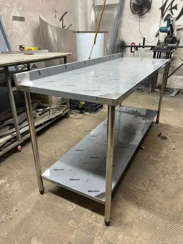 Mesas sobre medida em aço inox 