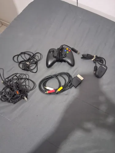Vários items para Xbox e receptor Wireless