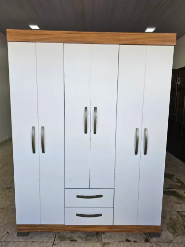 Guarda roupa conservado
