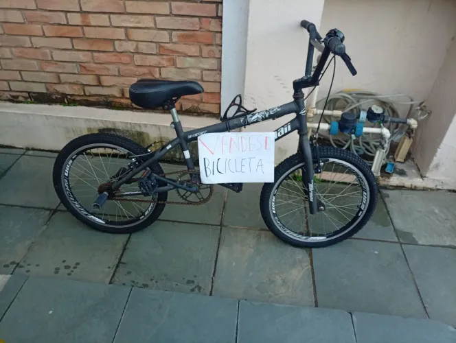 Vende-se bicicleta