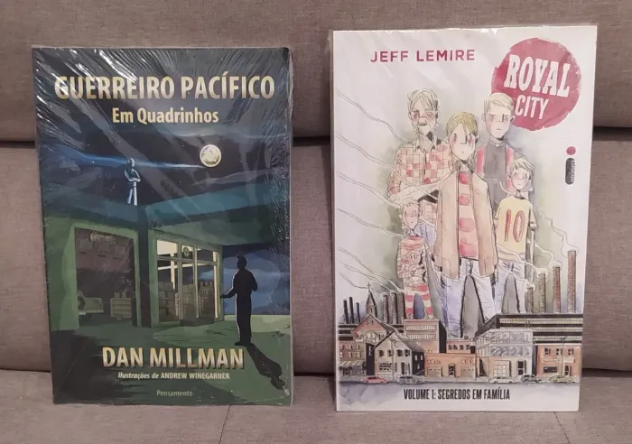 Livro - Royal City OU Guerreiro Pacífico em Quadrinhos. Cada R$35 **VER DISPONIBILIDADE***