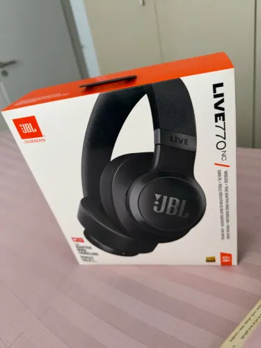 Fone de ouvido Jbl live 770 na