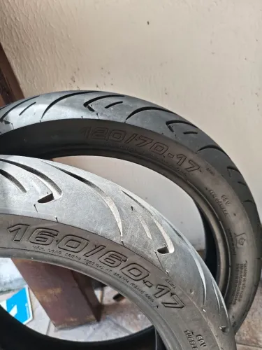 Par de pneus tecnic, e par de macetes pra cb 500