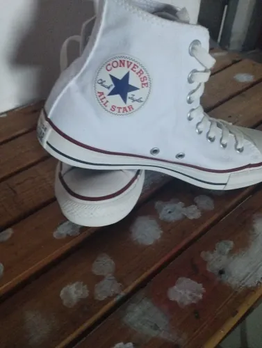 Vendo um par de tênis ALL Star Cano alto original na cor branca tamanho 38.