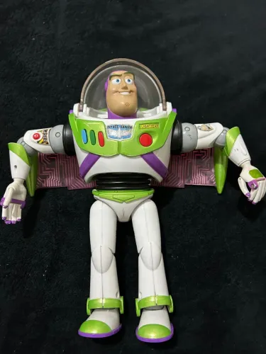 Boneco Buzz lightear