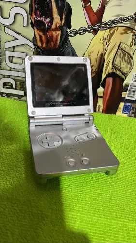 Game Boy só iQue para manutenção
