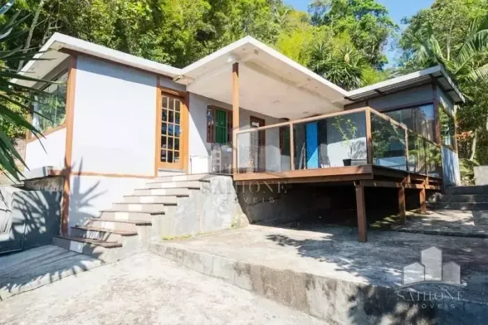 Casa com 5 suítes na Coronel Veiga