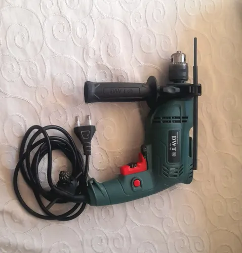 Furadeira DWT 10mm 127V Com Impacto + Kit Brocas Brinde (Preço Bom)