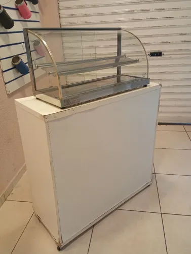 Vendo estufa 10 bandejas, semi nova+balcão