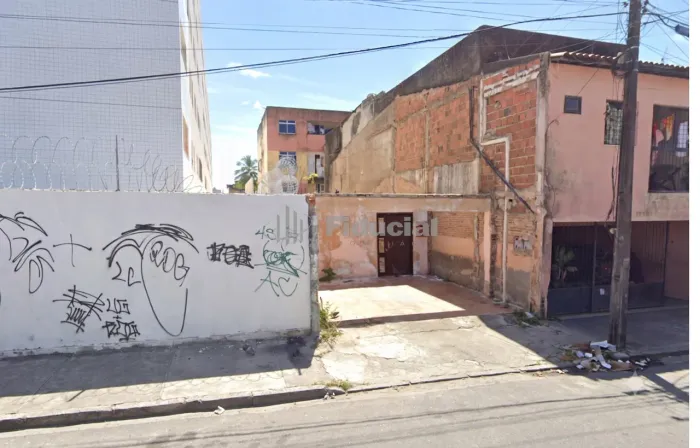 Terreno c/ 127 m², murado, ótima localização, próx ao cruzamento da rua Barbara de Alencar