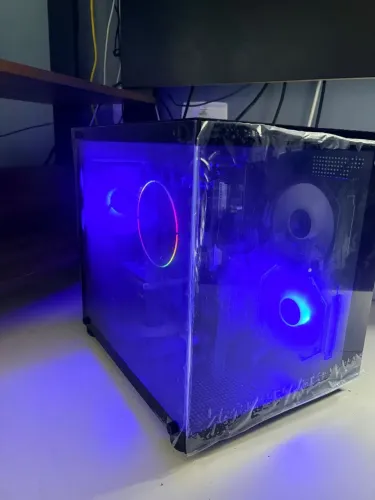 Xeon E5-2650 v4 + 32 GB DDR4 + RX 560 4 GB + NVMe 256 GB + gabinete RGB.