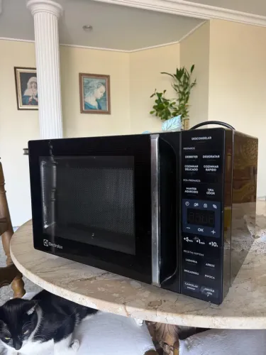 Micro-ondas Electrolux Efficient 23L Preto (ME23P)