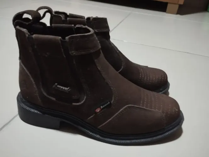 Bota Amarok (num 35)