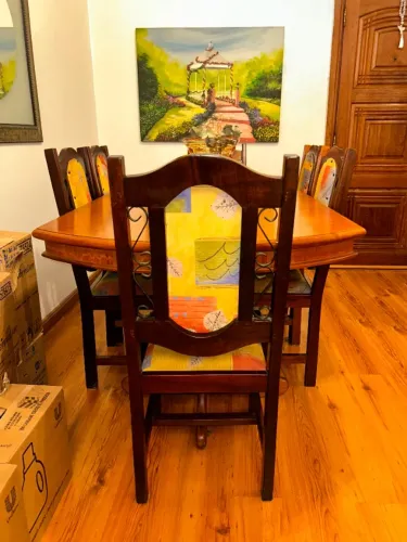 Mesa de jantar de madeira maciça, extensível para 8 lugares, com 6 cadeiras