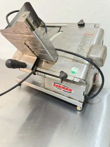 Fatiadora semi automática pequena 