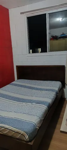 Cama de casal antiga em madeira maciça + colchão ? peça única, resistente & charmosa