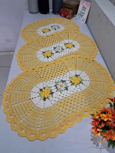 Kit com 3 tapetes de crochê novos
