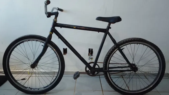 2 bikes aro 26 preta pra venda