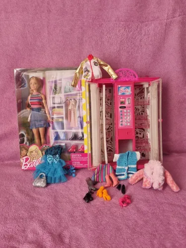 Boneca Barbie + Closet da Barbie