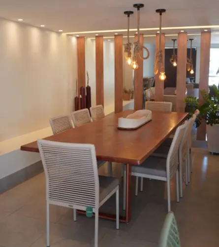 Mesa jantar em madeira maciça