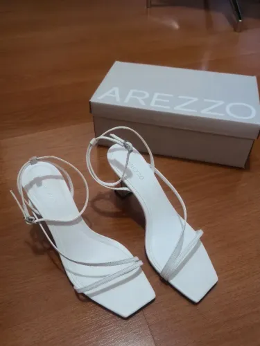 Salto médio Branco Arezzo