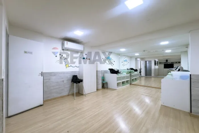 Vendo Predio Comercial 550m2 lote 200m2 esquina 3 Pavimentos, Guará 2, QE 28.