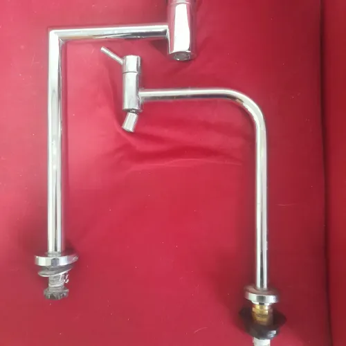 Torneira para banheiro automática e torneira para cozinha com misturador marca Deca