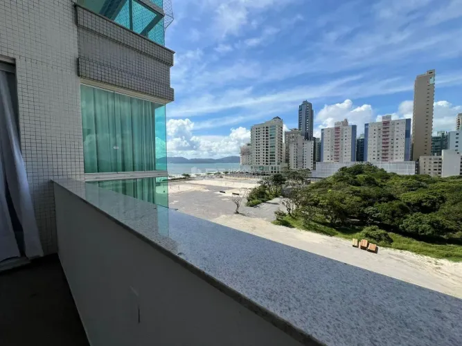 EXCELENTE OPORTUNIDADE NA MEIA PRAIA