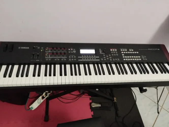 Sintetizador Yamaha Moxf8 com memória flash de 512mb