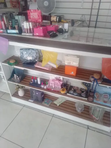 Oportunidade passando loja com móveis e mercadoria e câmeras apenas 8.800,00
