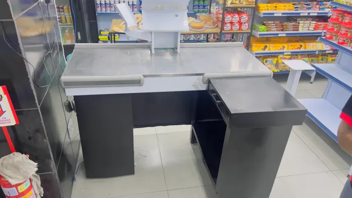 Caixa loja semi novo $ 699 