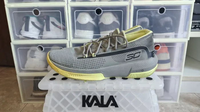 Tênis Under Armour SC 3zero III Cinza/Verde 41