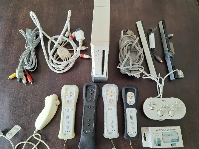 Nintendo Wii Completo + 4 Wiimotes + Wii Sports + Mario Galaxy + Smash Bros + Mario Bros W